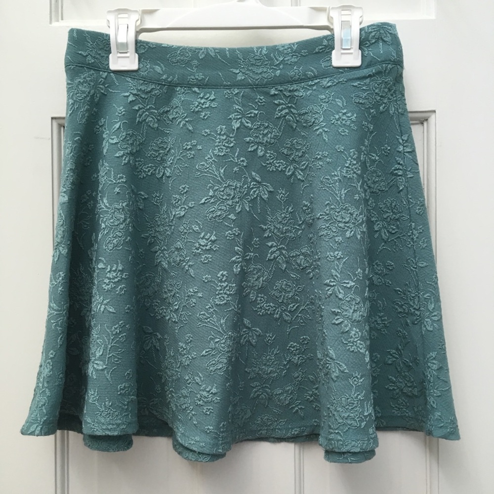 FLOWER EMBROIDERED SKIRT